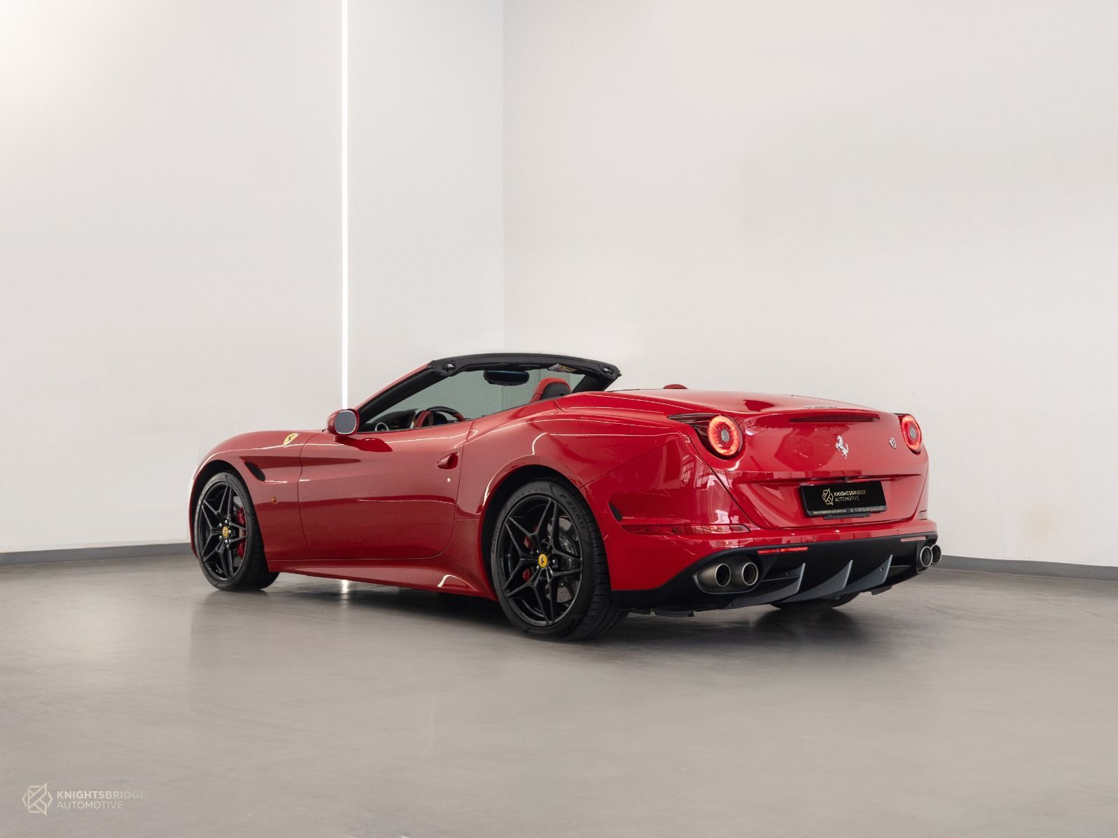2016 Ferrari California T photo 4