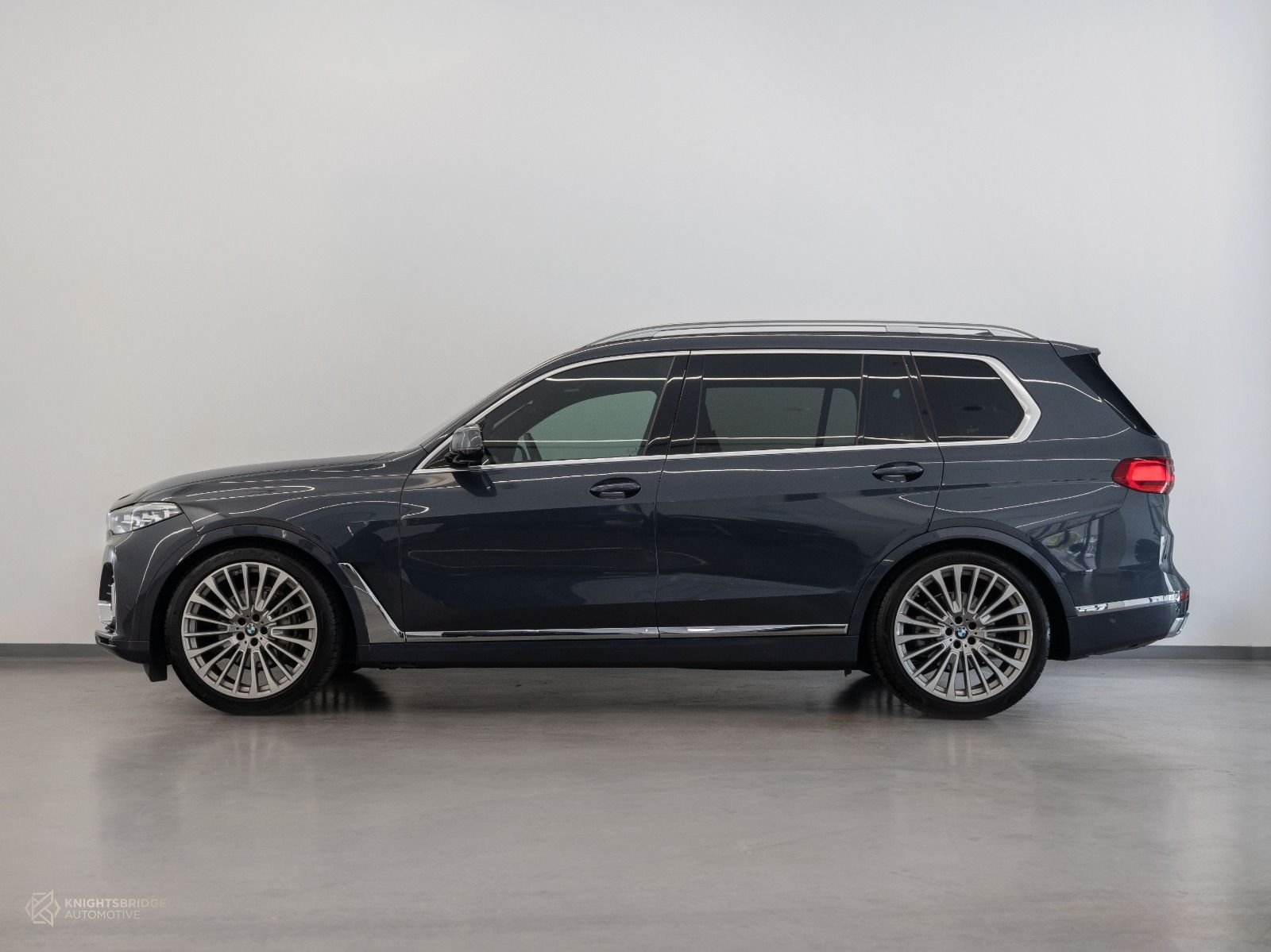 2022 BMW X7 photo 3