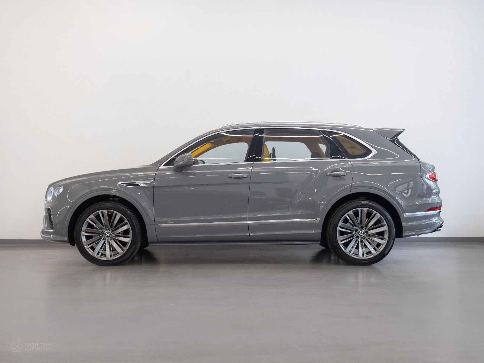2023 Bentley Bentayga photo 3