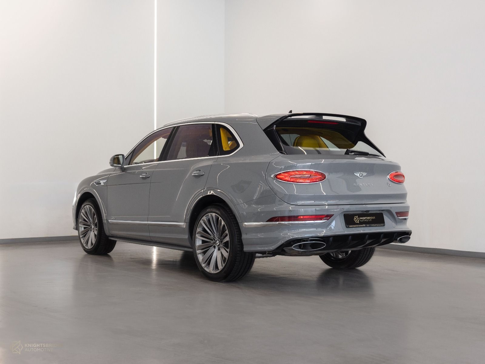 2023 Bentley Bentayga photo 4