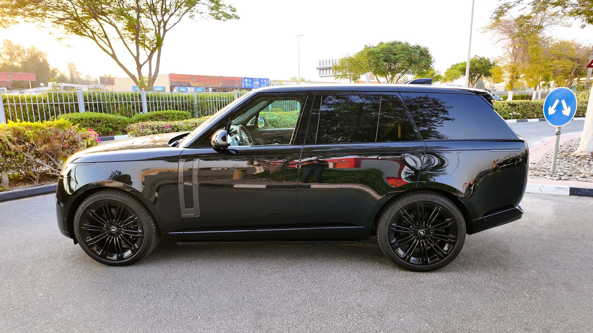 2023 Land Rover Range Rover HSE photo 2