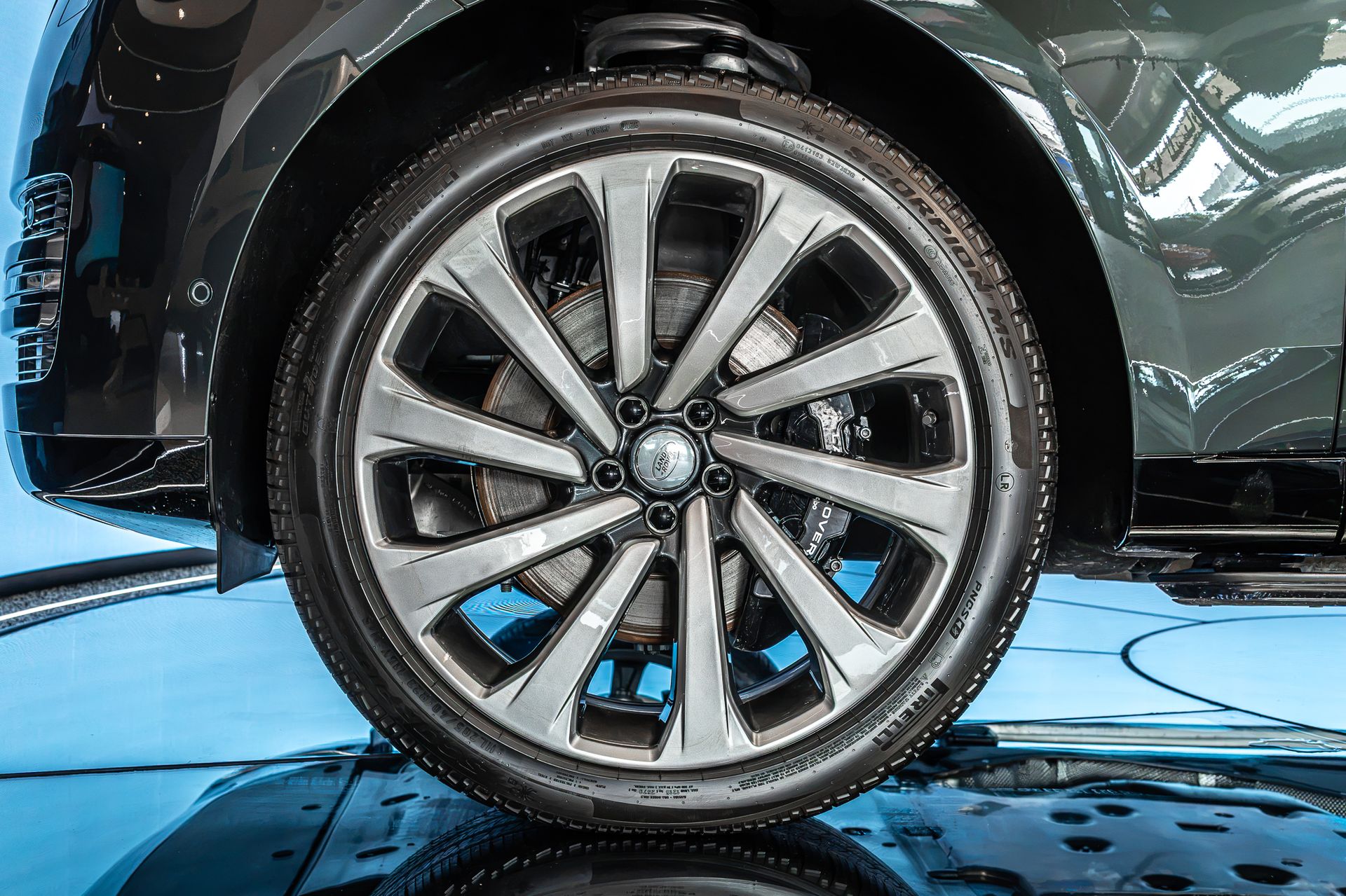 2026 Land Rover Range Rover Autobiography photo 4