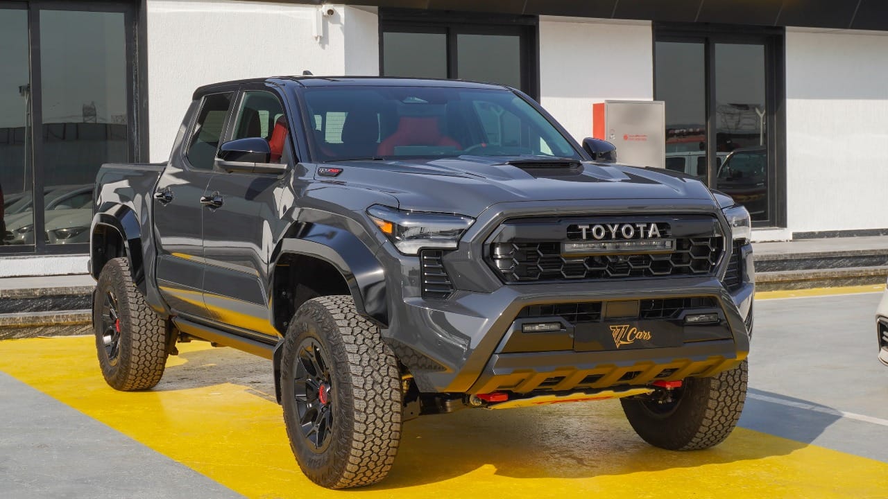 2025 Toyota Tacoma photo 3