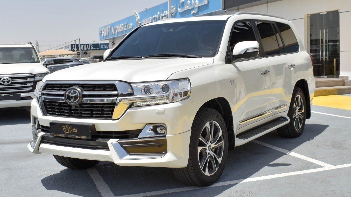 2020 Toyota Land Cruiser photo 2