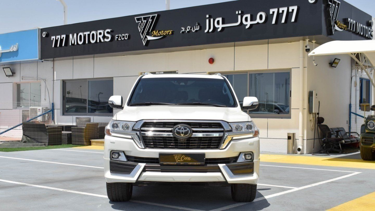 2020 Toyota Land Cruiser photo 3