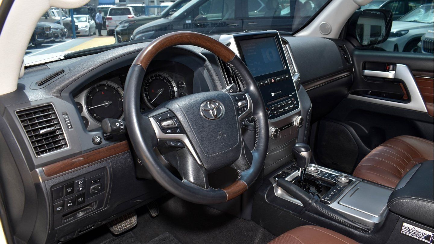2020 Toyota Land Cruiser photo 5