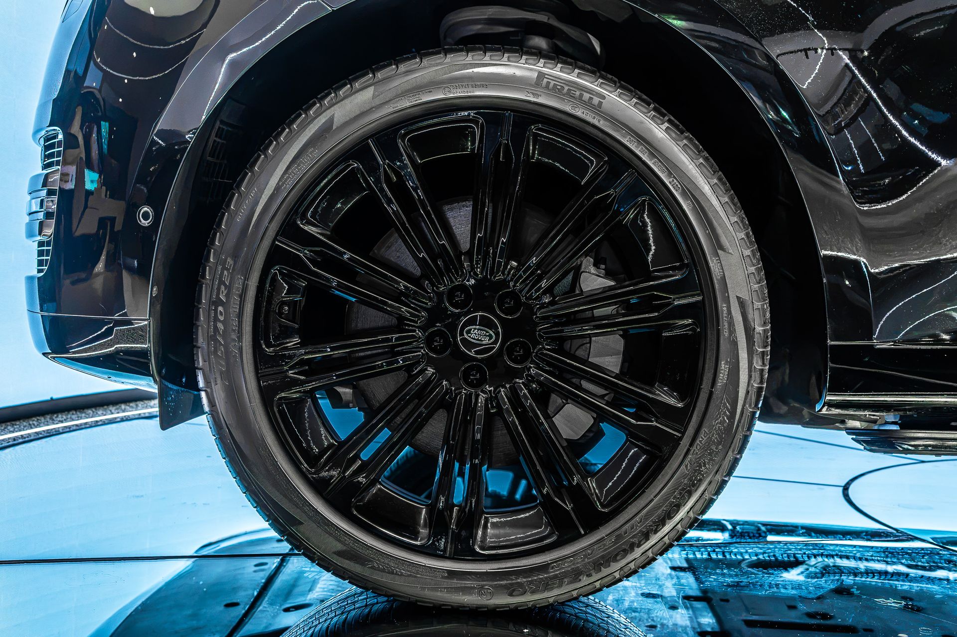 2023 Land Rover Range Rover HSE photo 4
