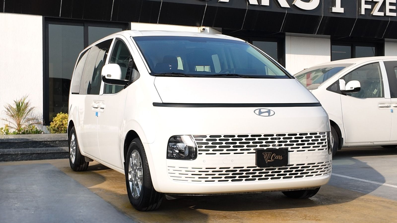 2026 Hyundai Staria photo 3