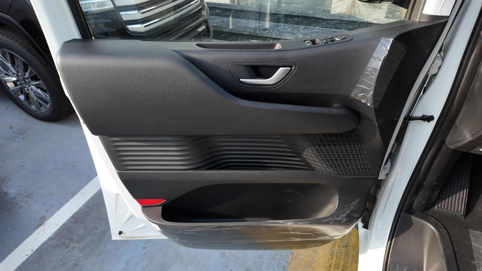 2026 Hyundai Staria photo 5