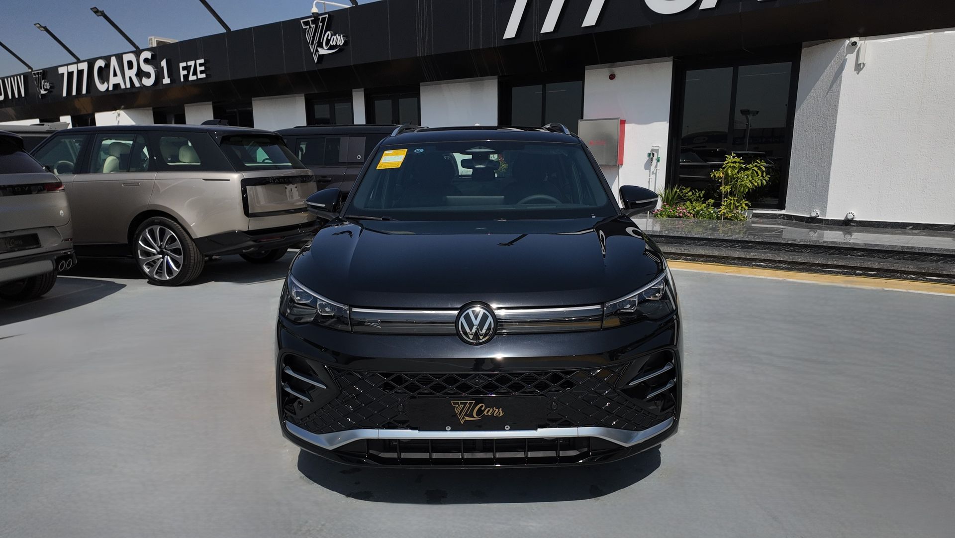 2025 Volkswagen Tiguan photo 2