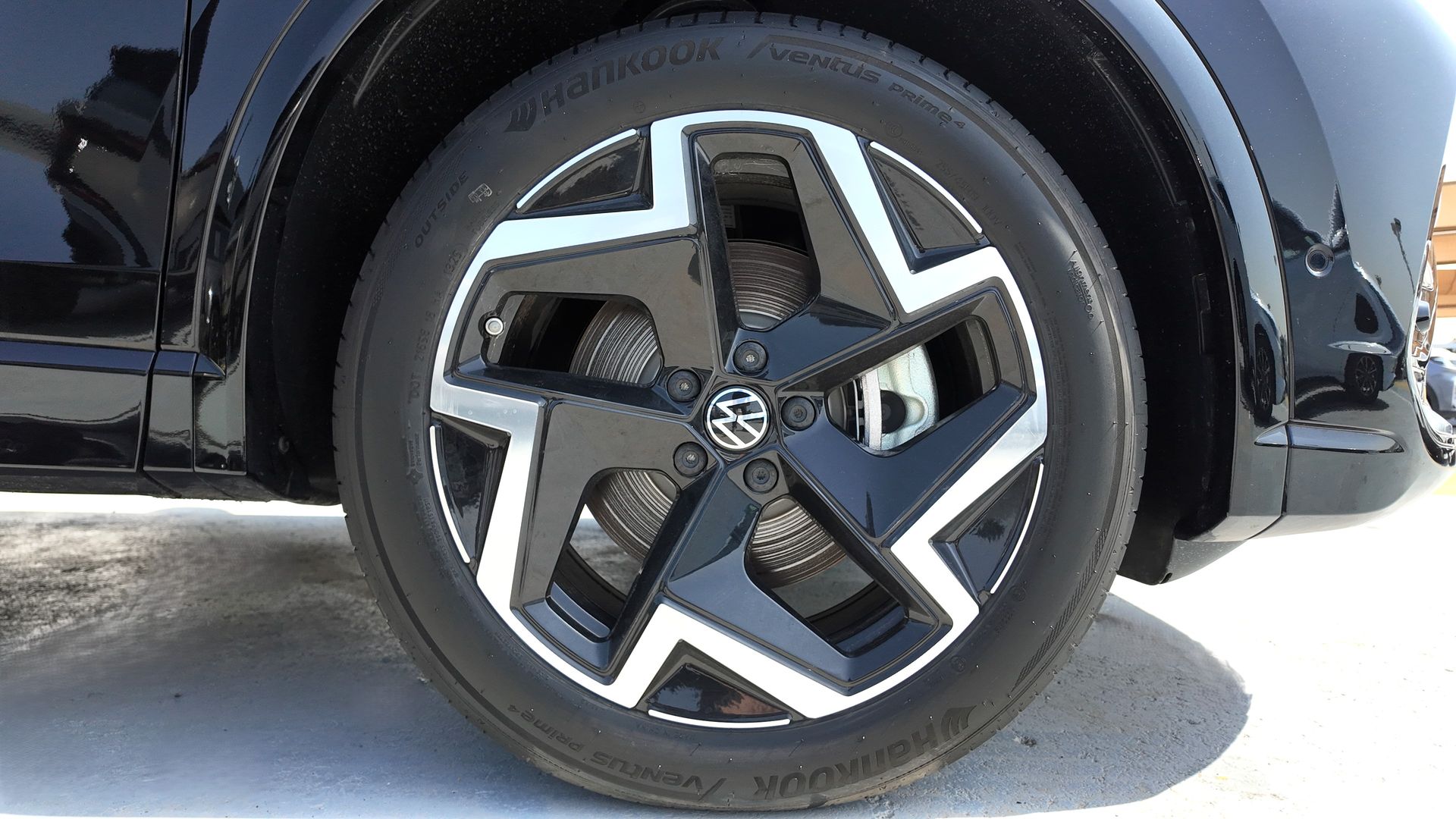 2025 Volkswagen Tiguan photo 4