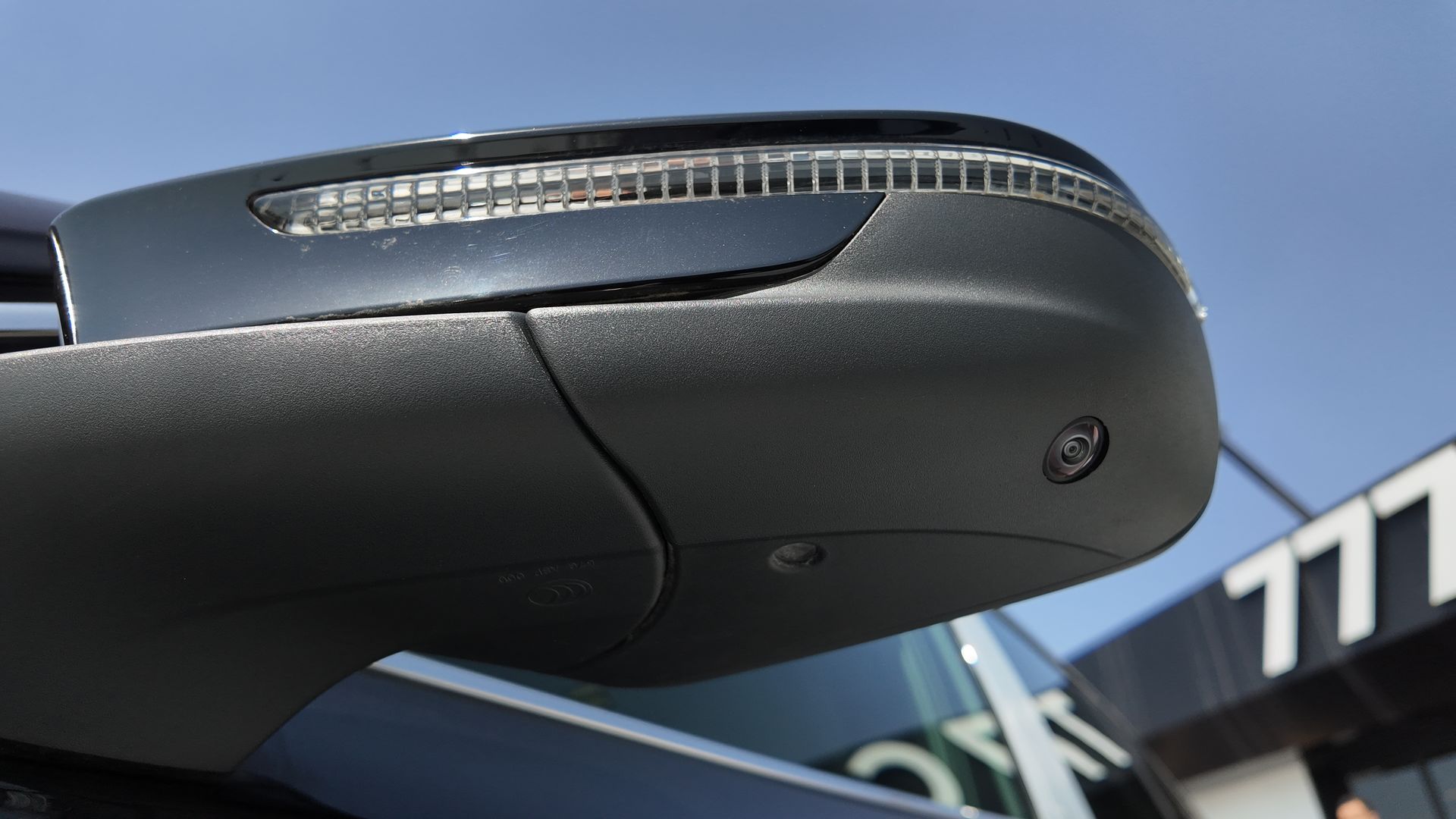 2025 Volkswagen Tiguan photo 5