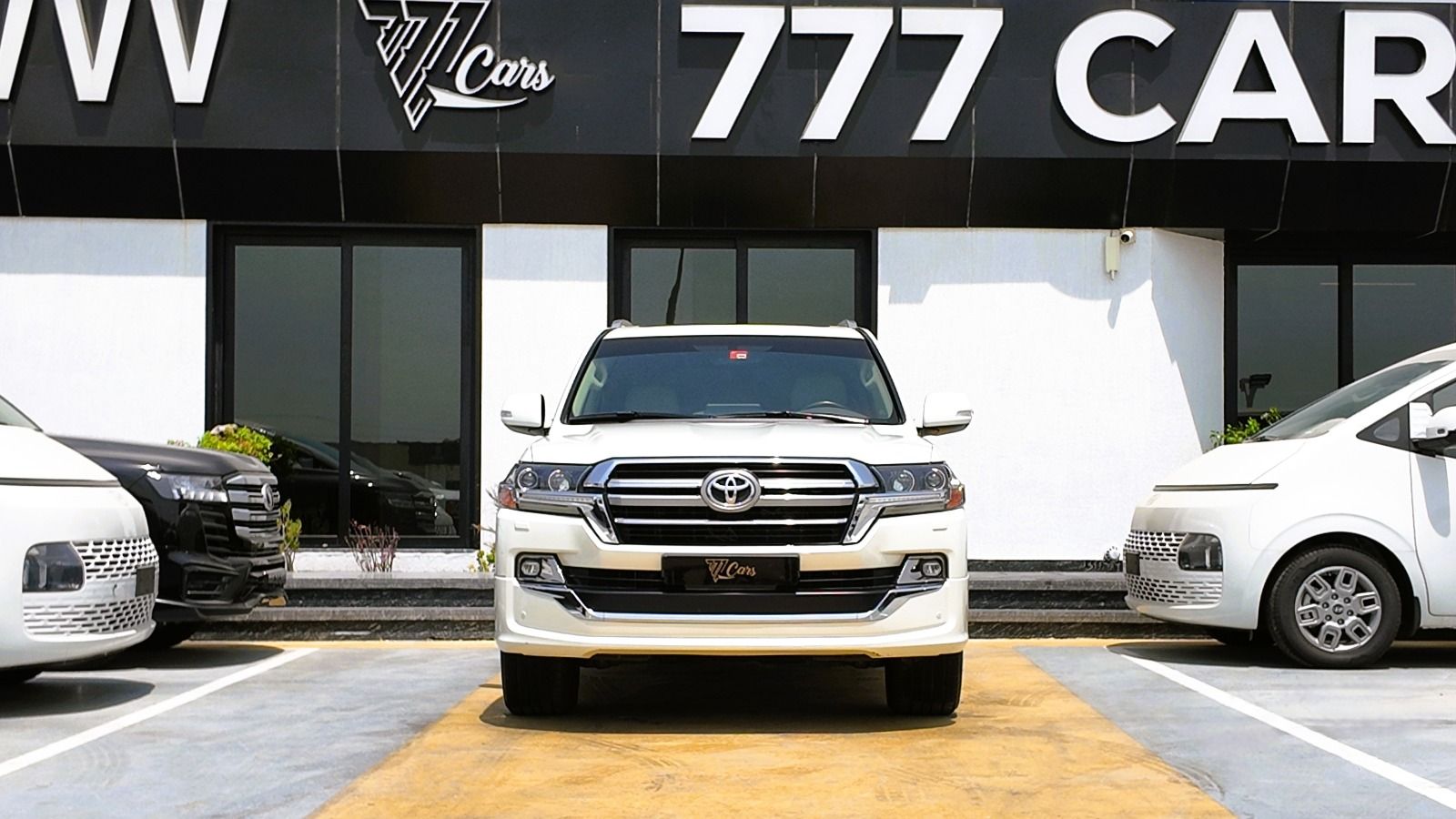 2019 Toyota Land Cruiser photo 2