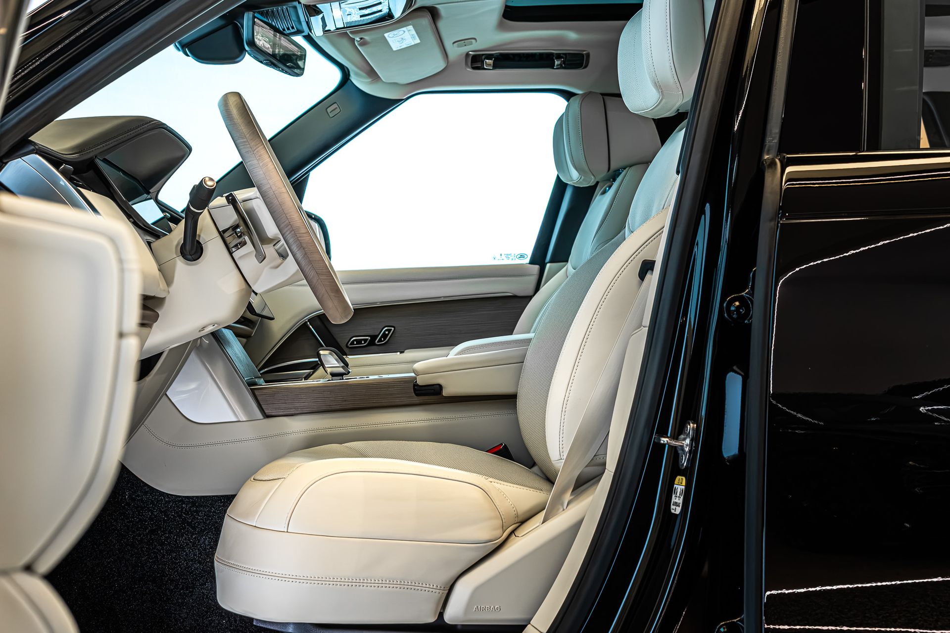 2026 Land Rover Range Rover Autobiography photo 4
