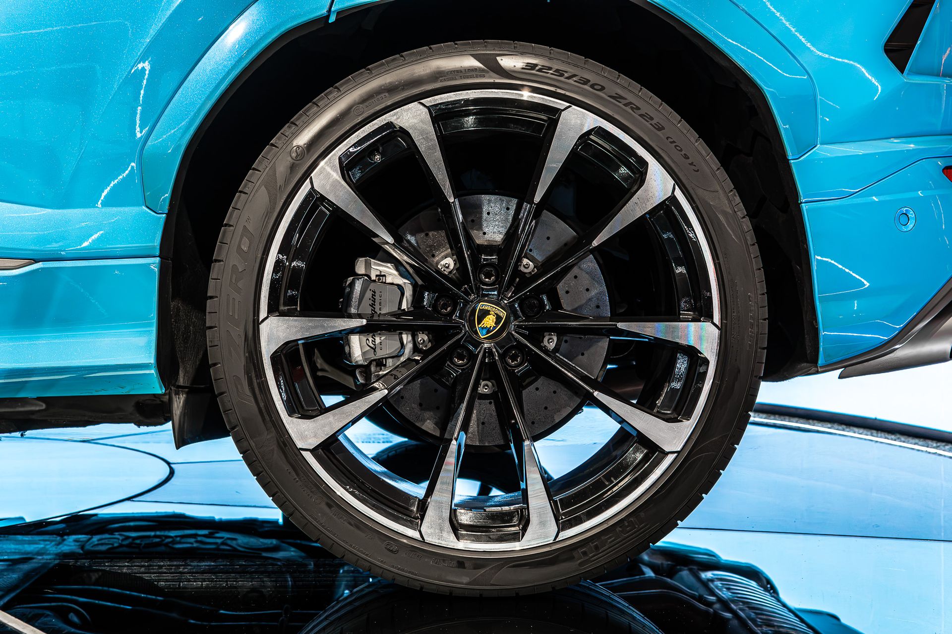 2022 Lamborghini Urus photo 4