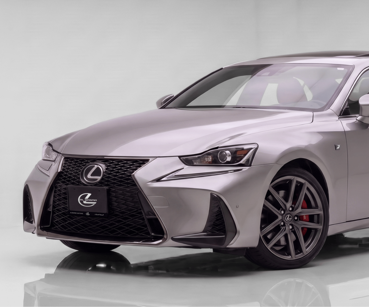 2018 Lexus IS photo 2