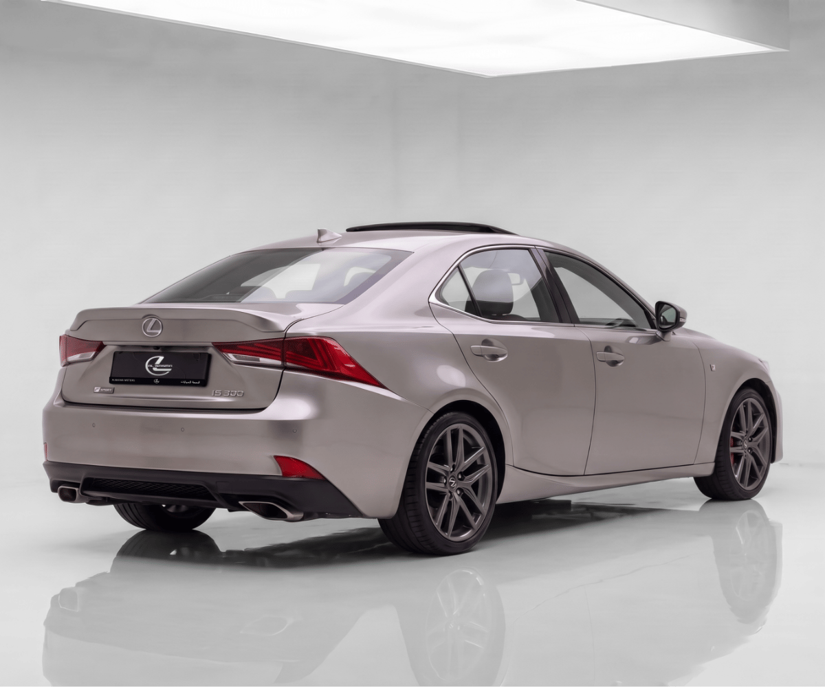 2018 Lexus IS photo 3