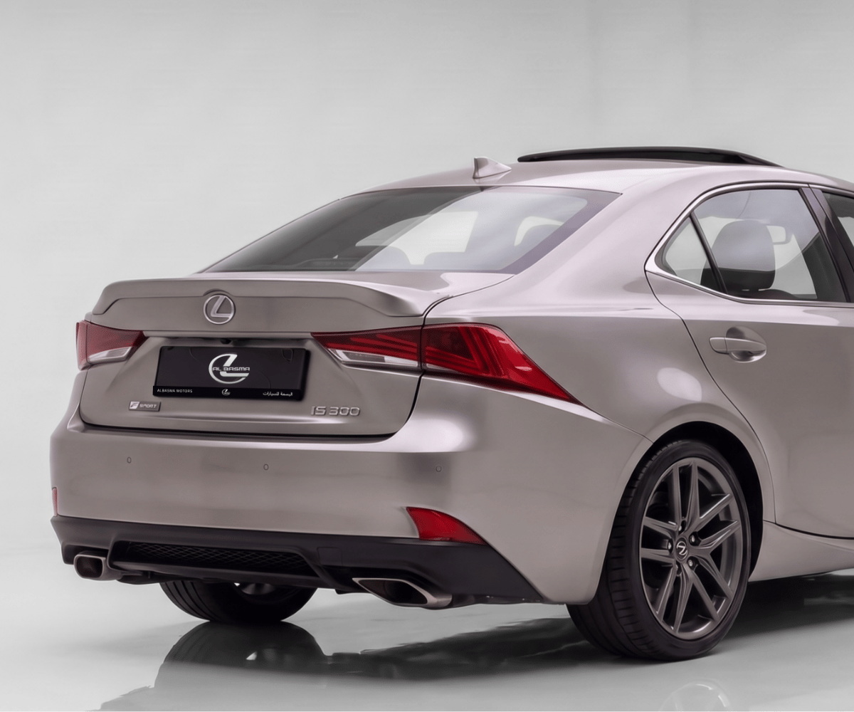 2018 Lexus IS photo 4