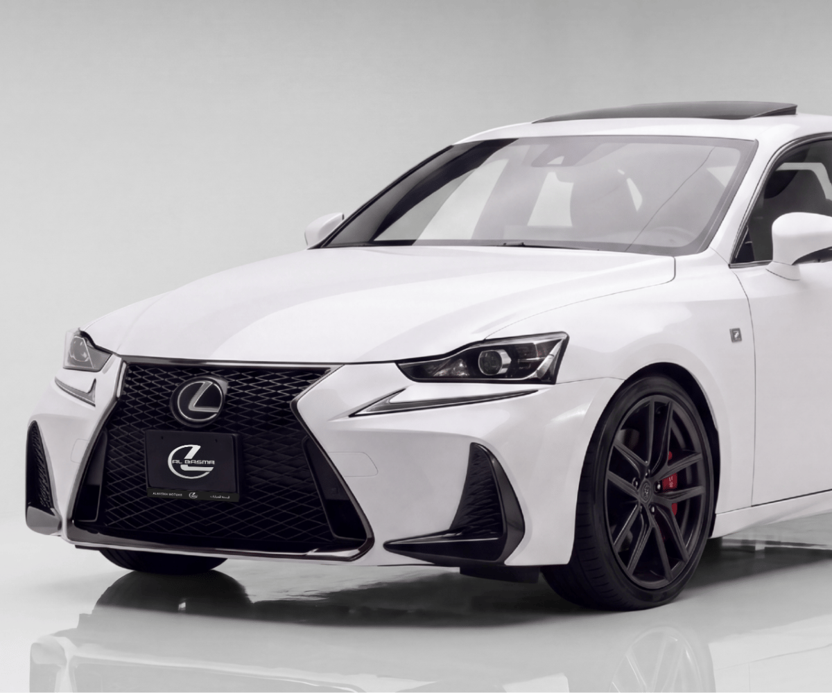 2017 Lexus IS photo 2