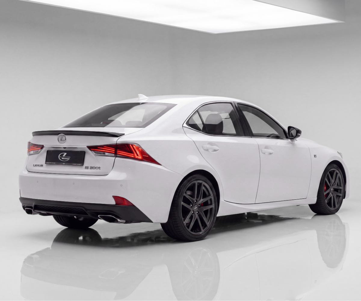 2017 Lexus IS photo 3