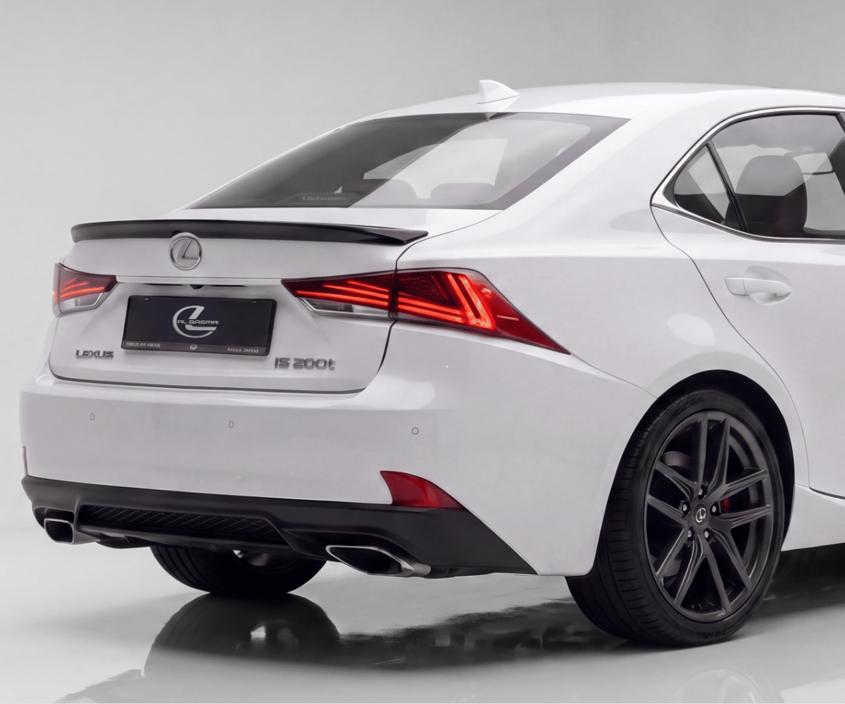 2017 Lexus IS photo 4