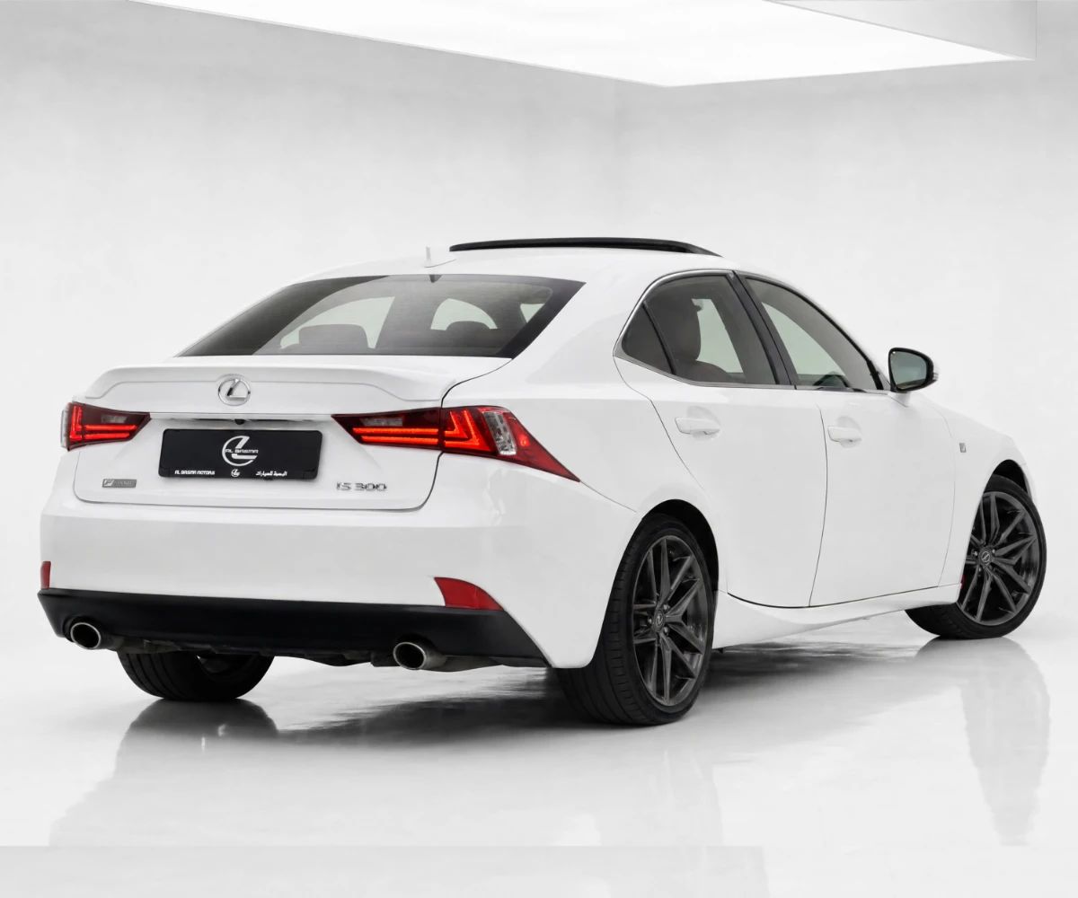 2016 Lexus IS photo 3