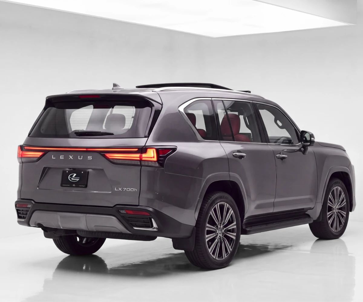 2025 Lexus LX photo 3