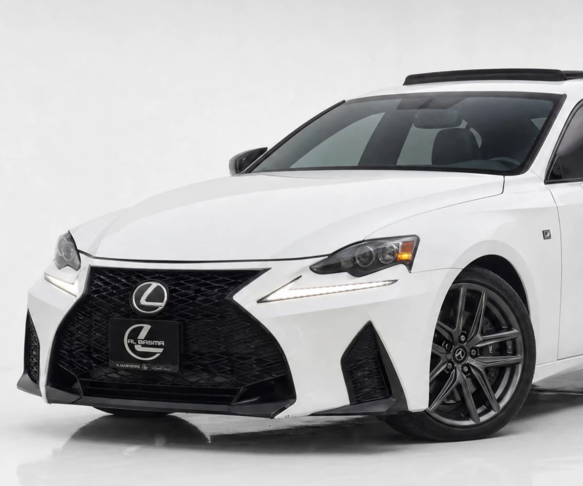 2016 Lexus IS photo 2