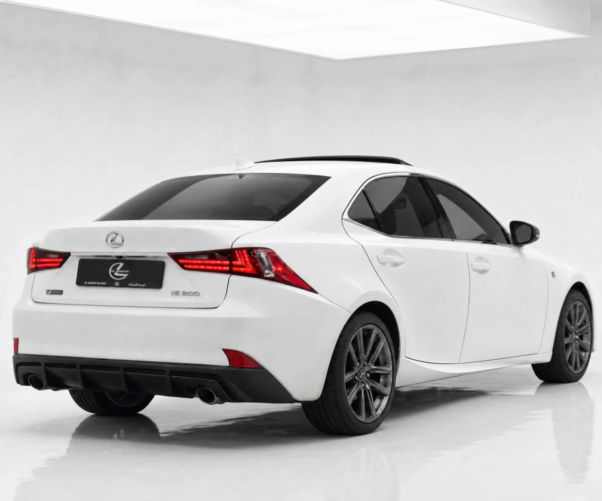 2016 Lexus IS photo 3