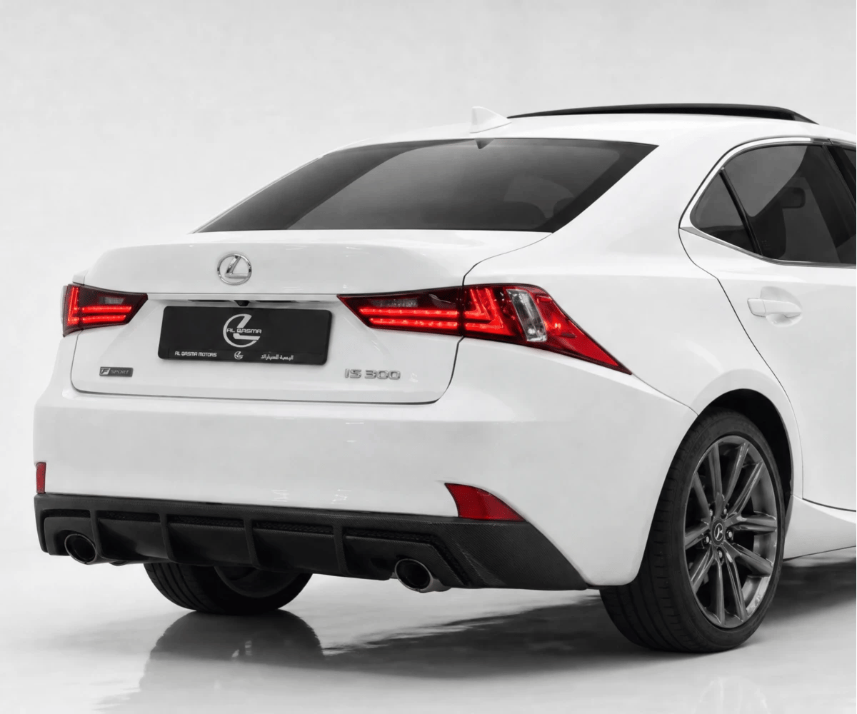 2016 Lexus IS photo 4