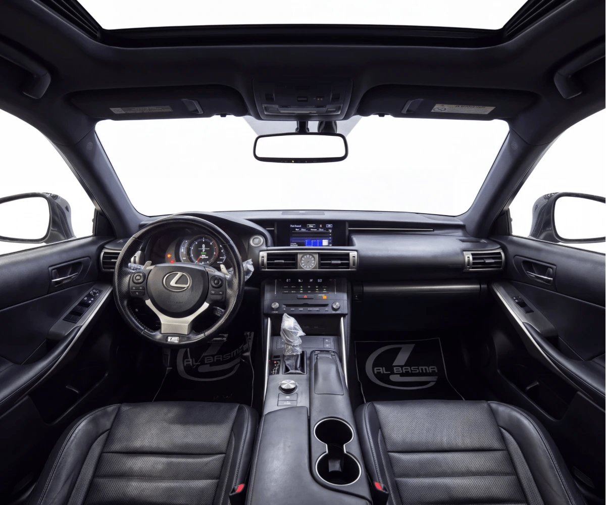 2016 Lexus IS photo 5