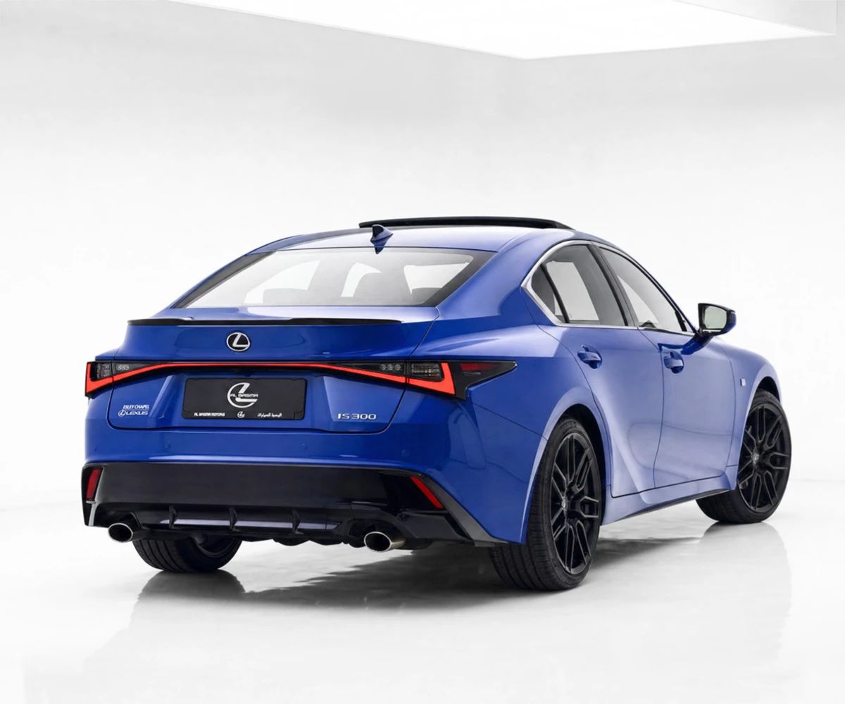 2021 Lexus IS photo 3