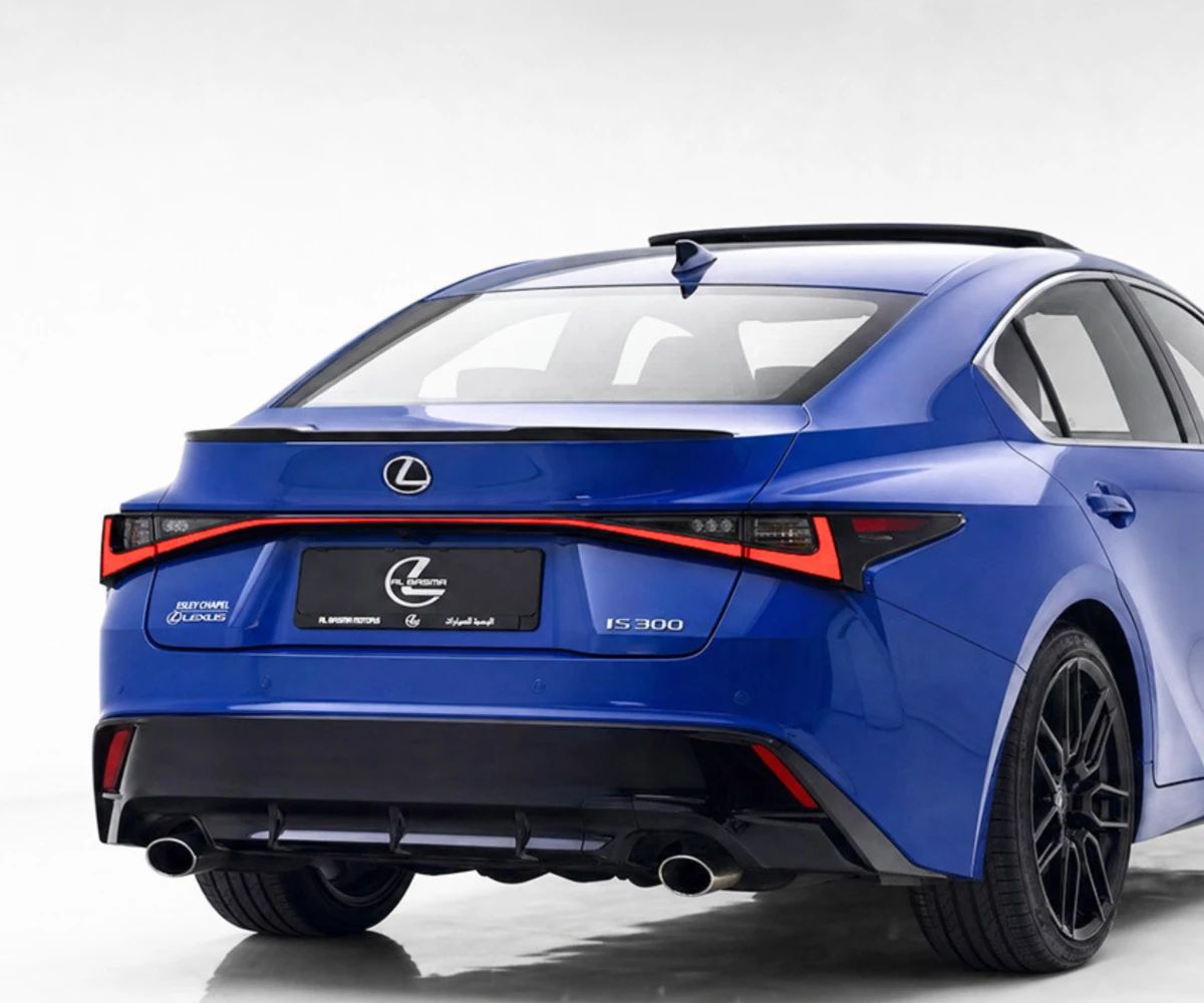 2021 Lexus IS photo 4