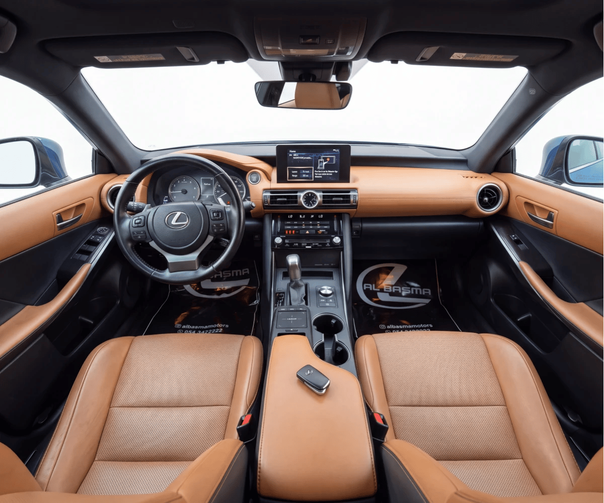 2021 Lexus IS photo 5