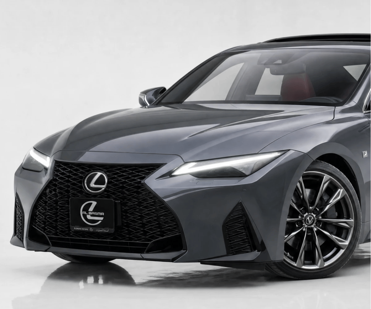 2022 Lexus IS photo 2