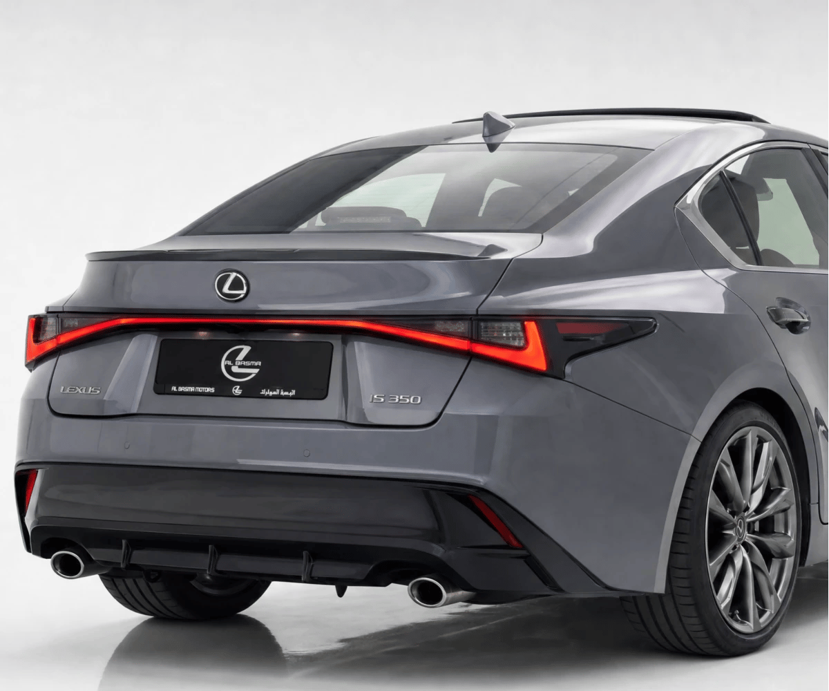 2022 Lexus IS photo 3