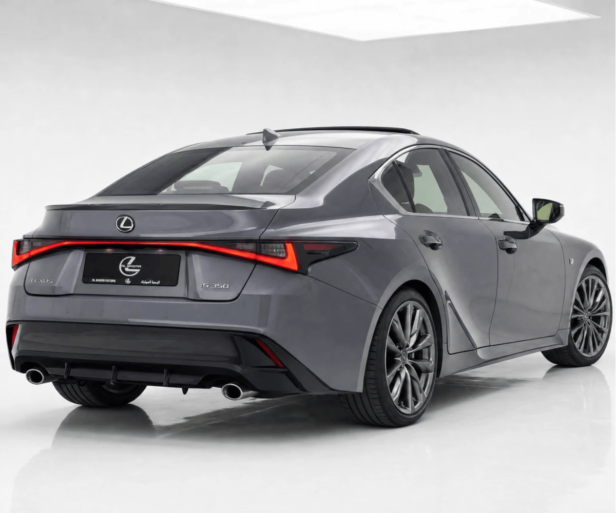 2022 Lexus IS photo 4
