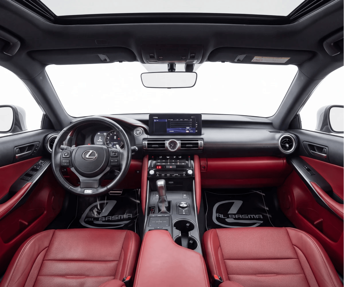 2022 Lexus IS photo 5
