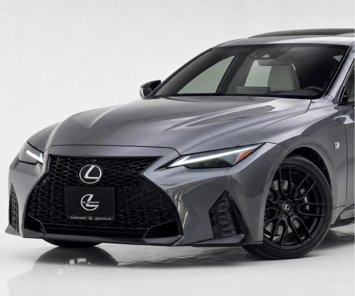2023 Lexus IS photo 2