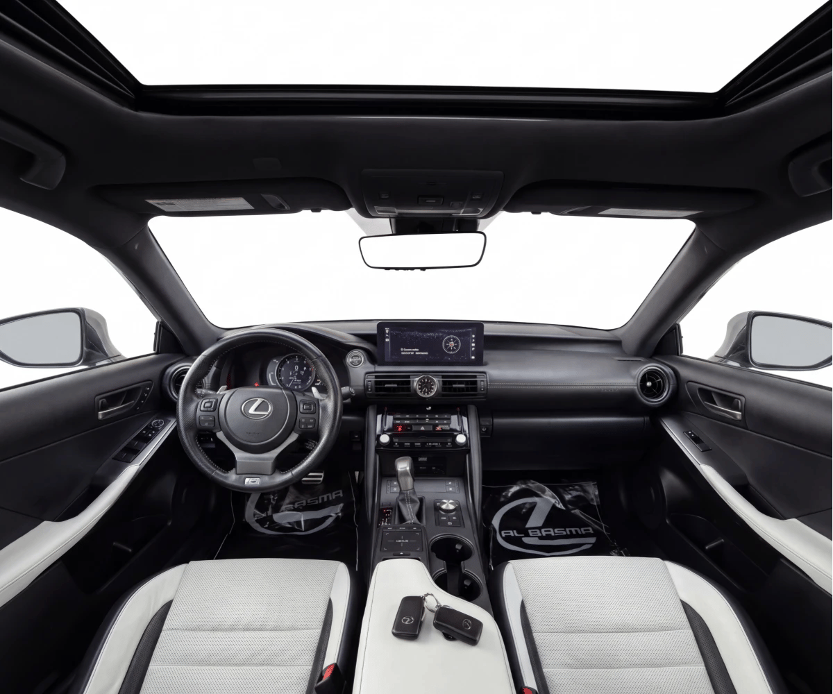 2023 Lexus IS photo 5
