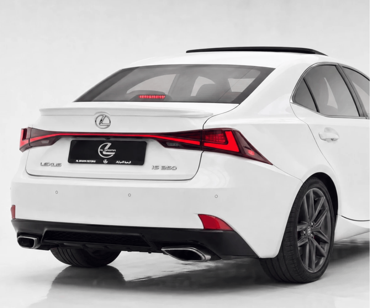 2016 Lexus IS photo 4