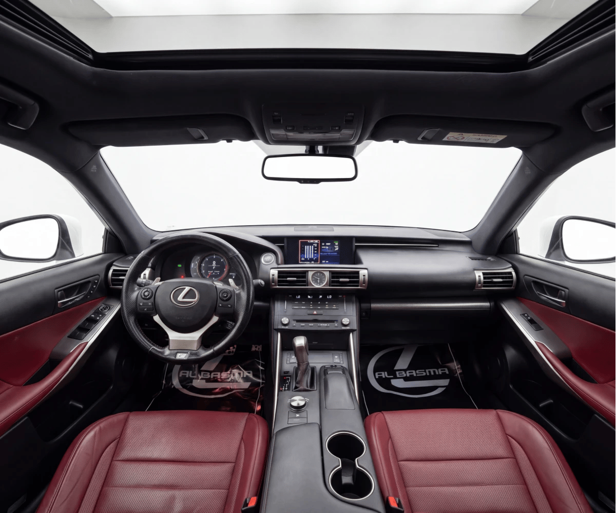 2016 Lexus IS photo 5