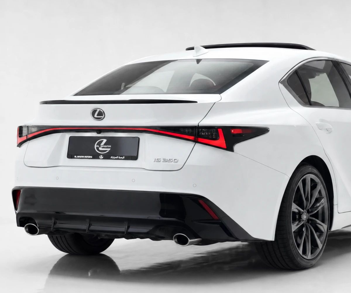 2024 Lexus IS photo 4