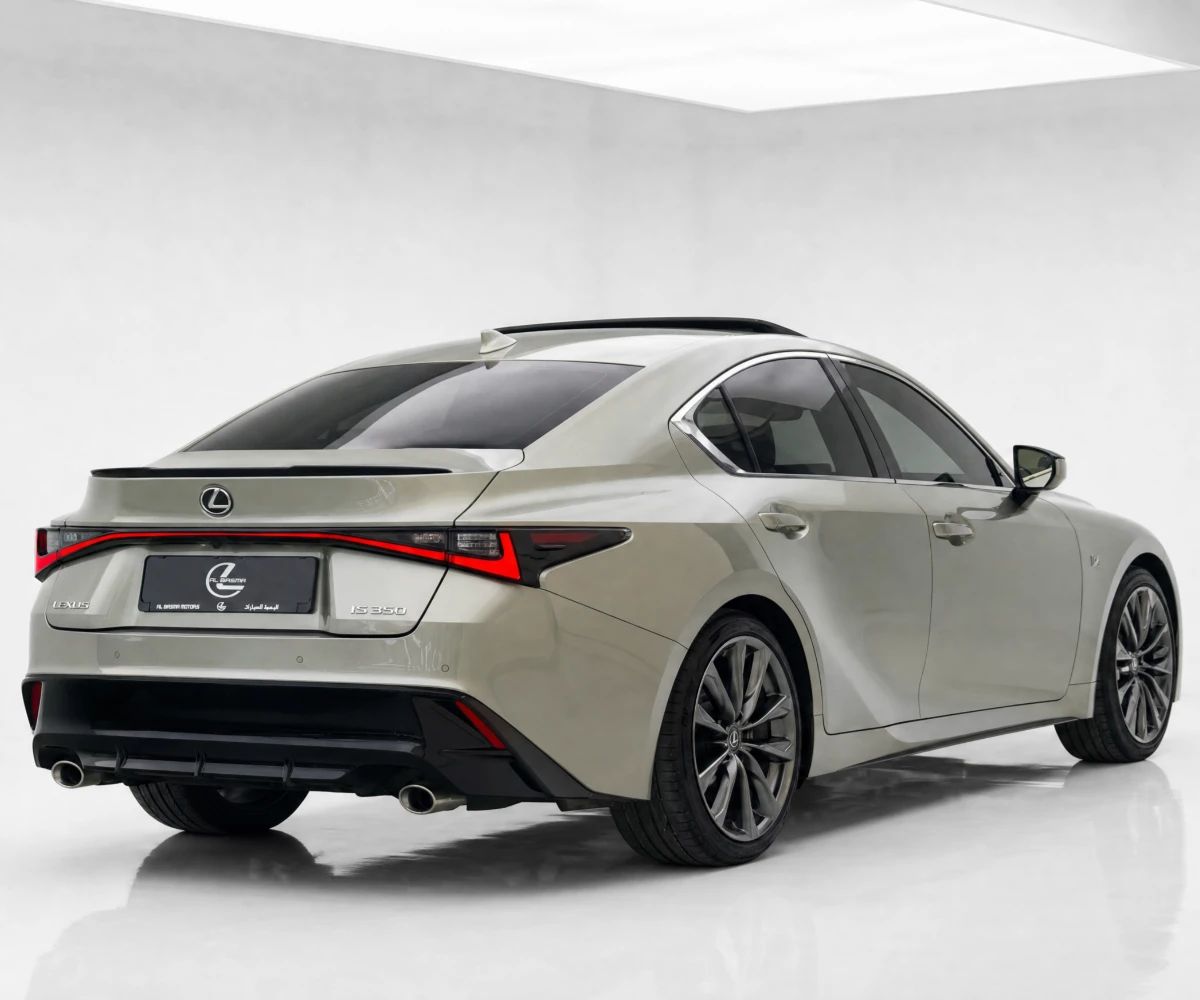 2022 Lexus IS photo 3