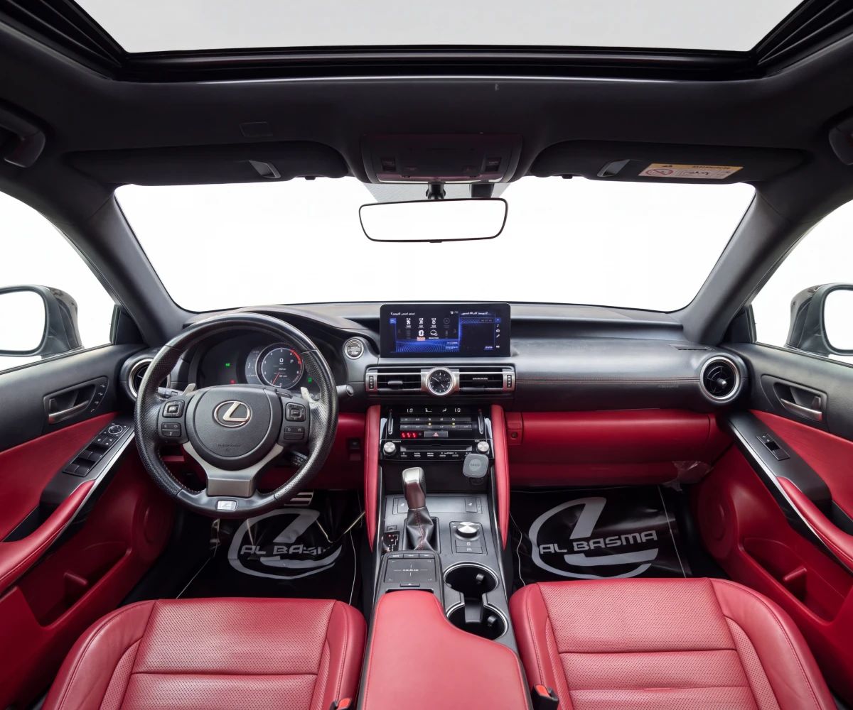 2022 Lexus IS photo 5