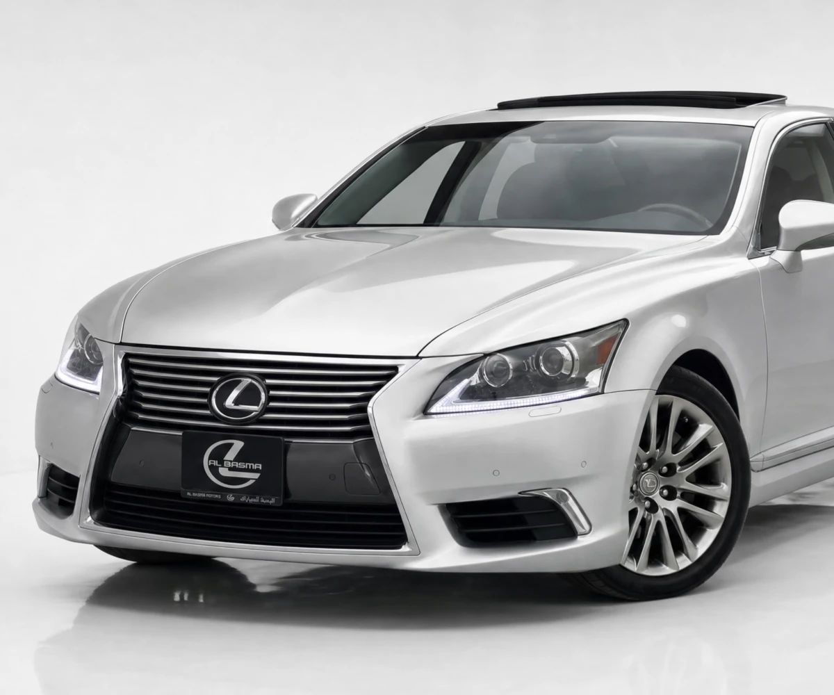 2017 Lexus LS photo 2