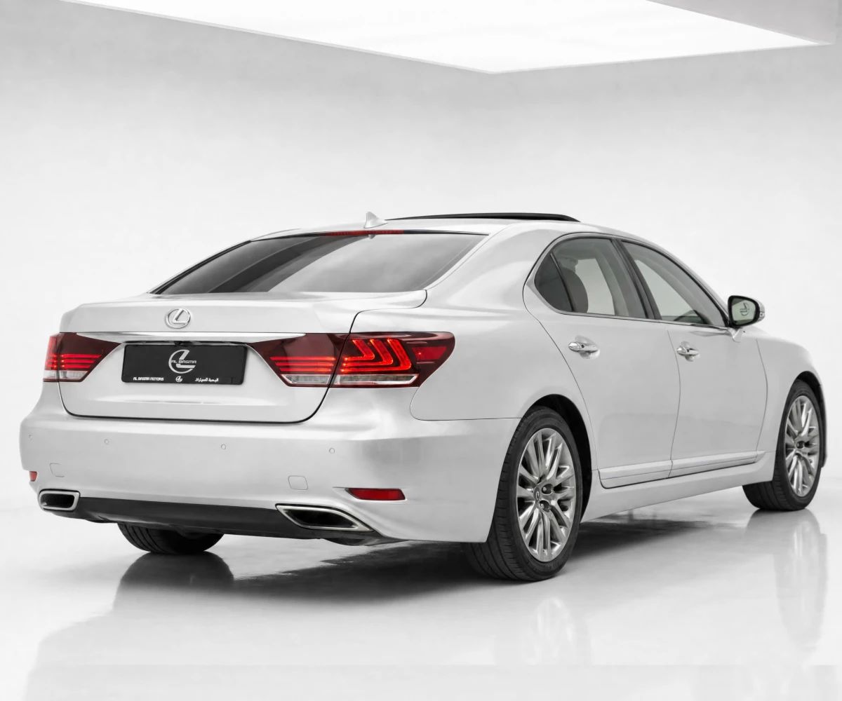 2017 Lexus LS photo 3