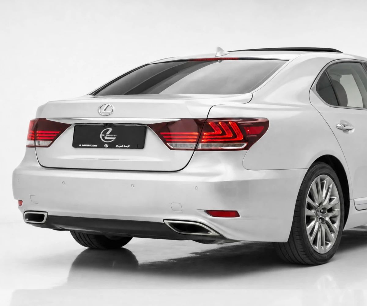 2017 Lexus LS photo 4