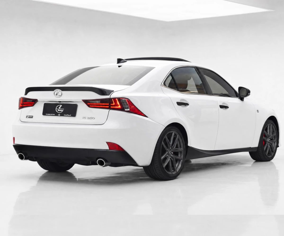 2016 Lexus IS photo 3
