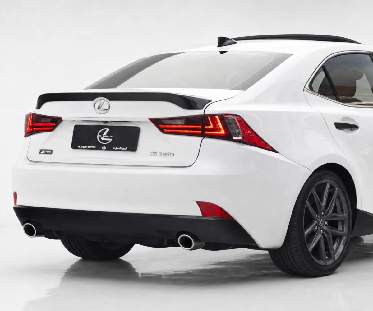 2016 Lexus IS photo 4